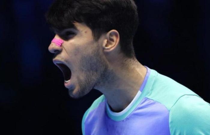 Alcaraz suffers a resounding KO against Zverev in the ATP Finals