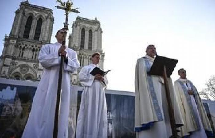 the statue of the Virgin and Child makes its return during an exceptional procession this Friday