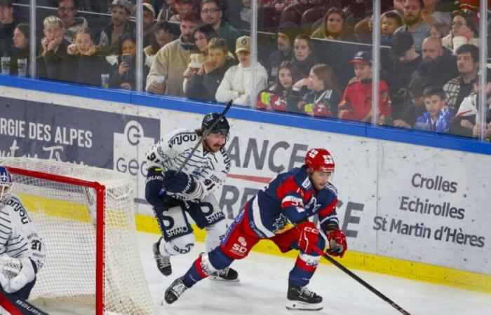 Ice Hockey – Continental Cup. An air hole completely fatal to the Wolf Burners