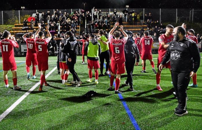 Football – Coupe de France: Comtal at the foot of a mountain