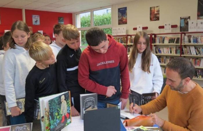 Stéphane Servant, author, met college students