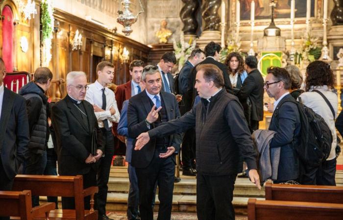 Vatican security surveys the Pope's future route to Ajaccio