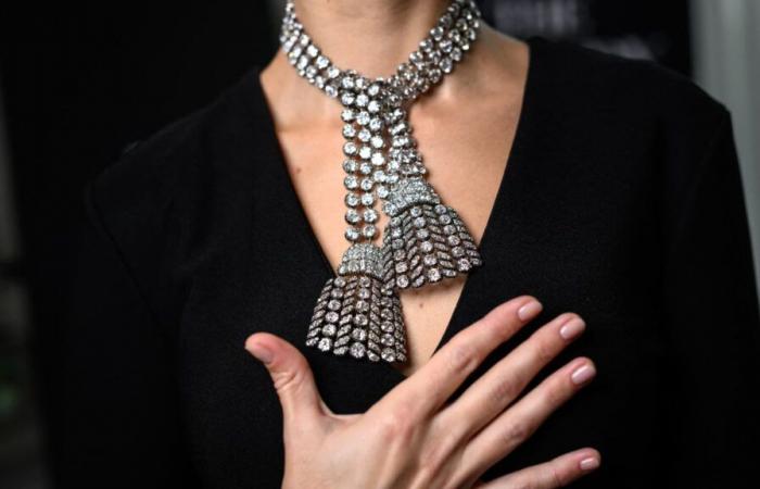 a necklace made of diamonds belonging to Marie-Antoinette sold for 4.5 million euros