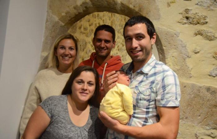 Because of a car problem, in Gironde, Julie gives birth in the middle of the night in her friends' garden.