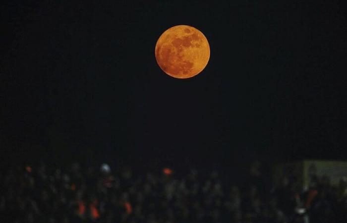 where, when and how to admire the last “Supermoon” of the year?