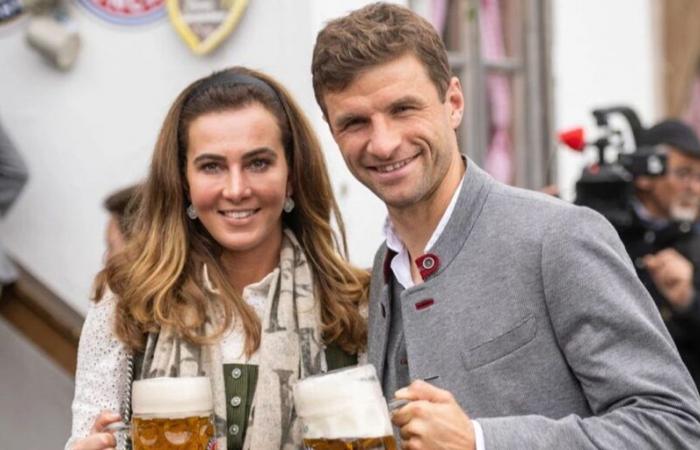 Thomas Müller gives his Lisa a private jet