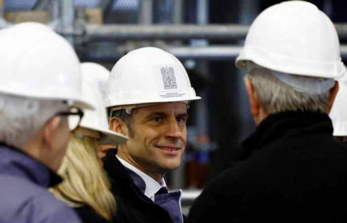 Surprise visit by Emmanuel Macron to Notre-Dame de Paris