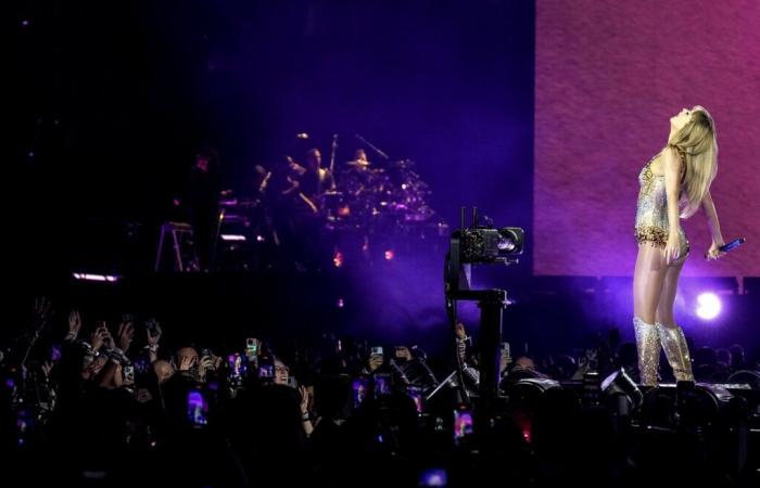 Fans shell out for Swift in Toronto