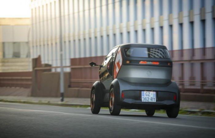 at the wheel of the direct competitor of the Citroën Ami!