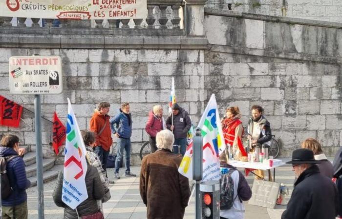 Savoy. Demonstration by teaching unions and public college staff