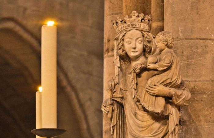 The statue of the “Madonna and Child”, survivor of the fire, returns to Notre-Dame