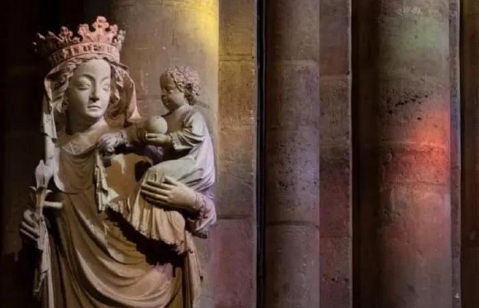 Survivor of the fire, the statue of the Virgin and Child returns to Notre-Dame Cathedral