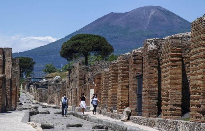 Pompeii imposes a limit of 20,000 visitors per day