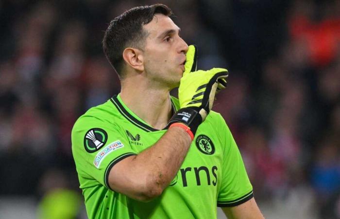 Emiliano Martinez attacks the French