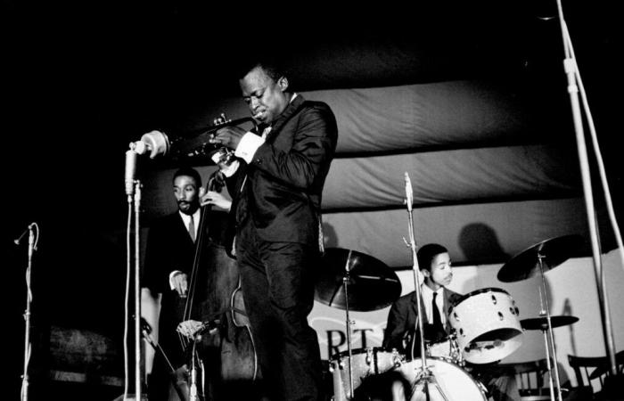 The archives of the French tours of Miles Davis and his quintet gathered in a box