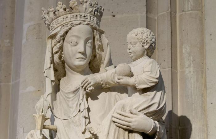 a procession in honor of the statue of “the Virgin of the Pillar”, back in the cathedral