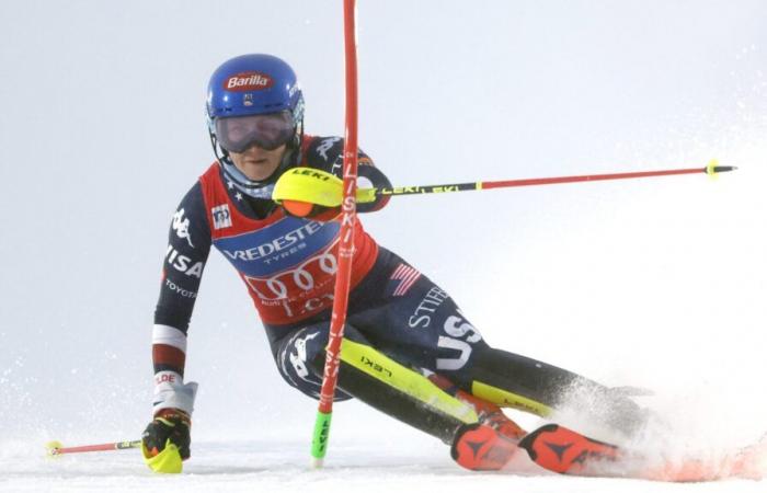 Mikaela Shiffrin takes the lead at Levi