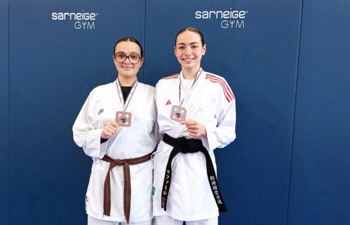 Saint-Sylvestre-sur-Lot. Manon and Alycia, bronze medalists at the Norris French Open