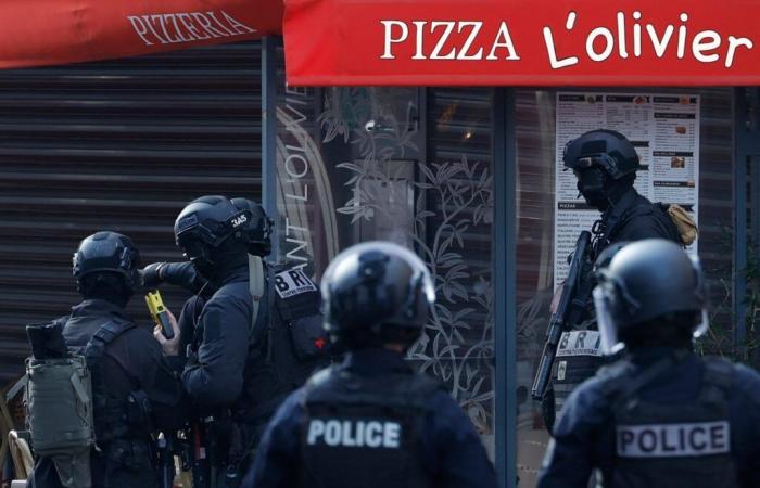 hostage taking in progress, a man holed up in a restaurant