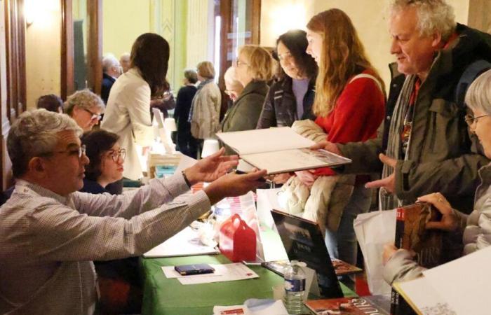 in Tours, readers and authors meet at the Book Fair