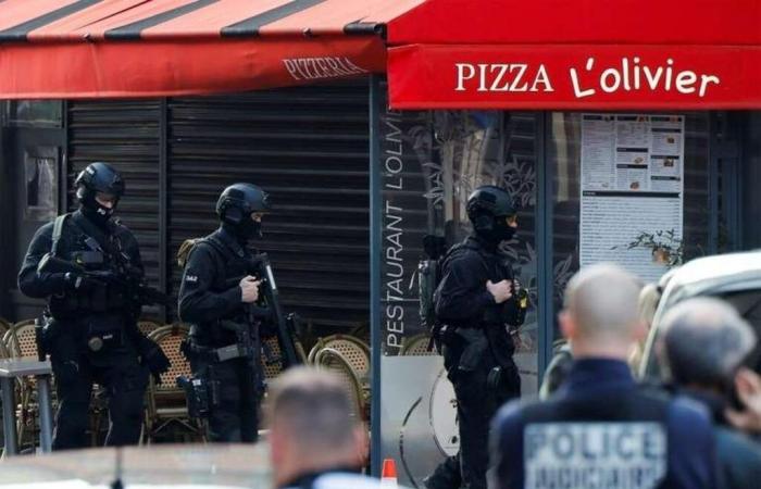 In a pizzeria near Paris, three hours of hostage taking without injuries