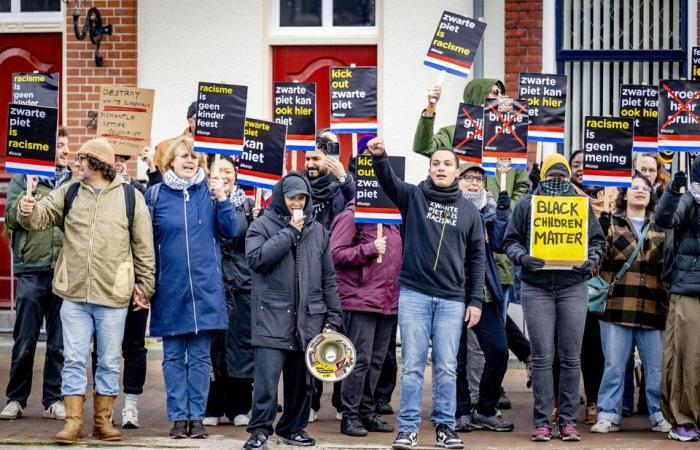 Police intervene in Zwarte Piet protest in the Netherlands