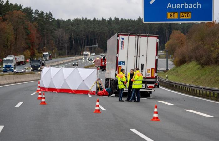 A fully occupied rental car rushes into a traffic jam – with fatal consequences