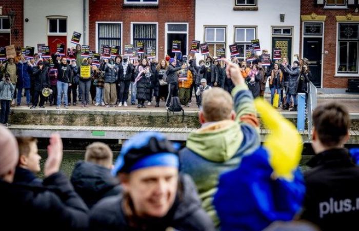 Police intervene in Zwarte Piet protest in the Netherlands