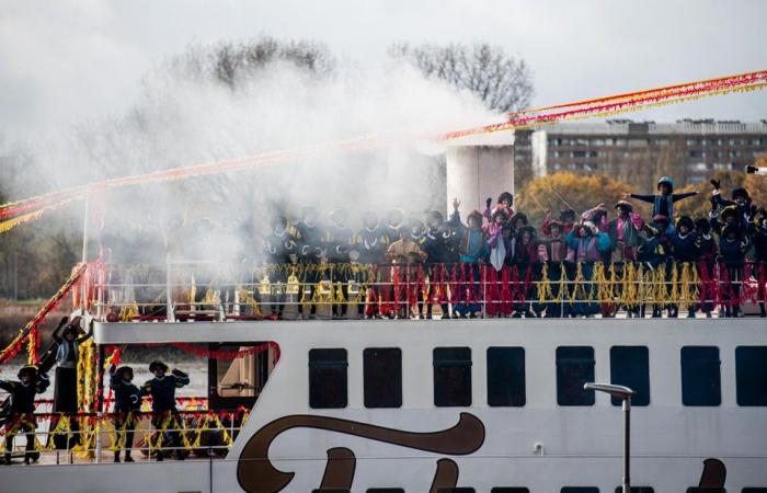 Sinterklaas docked in Antwerp: no naughty children this year (Antwerp)