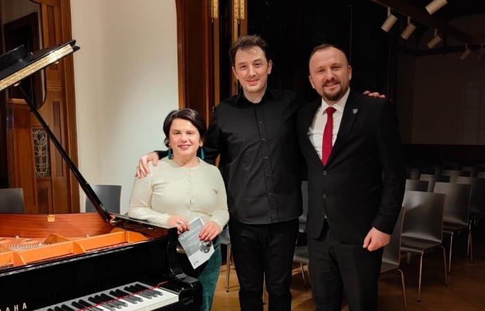 Leutrim Aliji, the virtuoso pianist who unites classical music with the Albanian soul