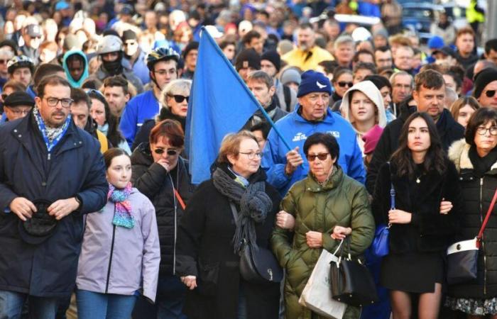 a “blue march” in tribute to an iconic cyclist hit by a car