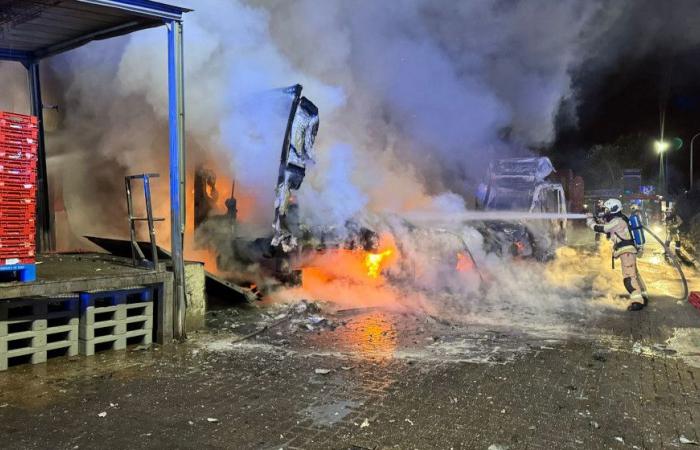 A truck catches fire in the parking lot of a factory in Anderlecht: major means deployed to prevent the spread