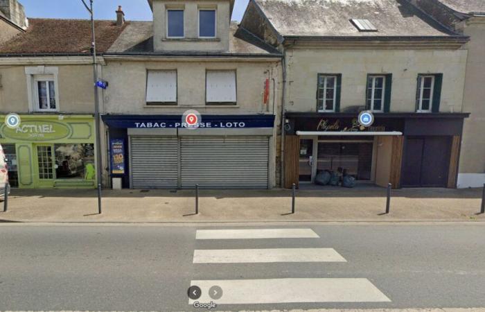 A car-ramming robbery sparks a fire at the Tabac Presse in Dangé-Saint-Romain