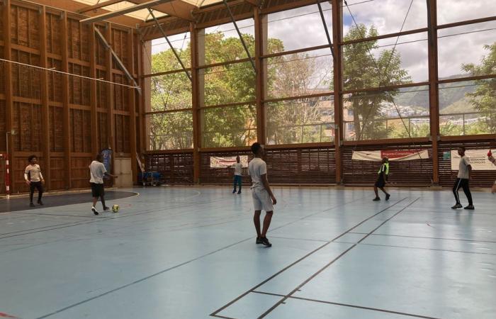 A futsal tournament to support No Tobacco Month