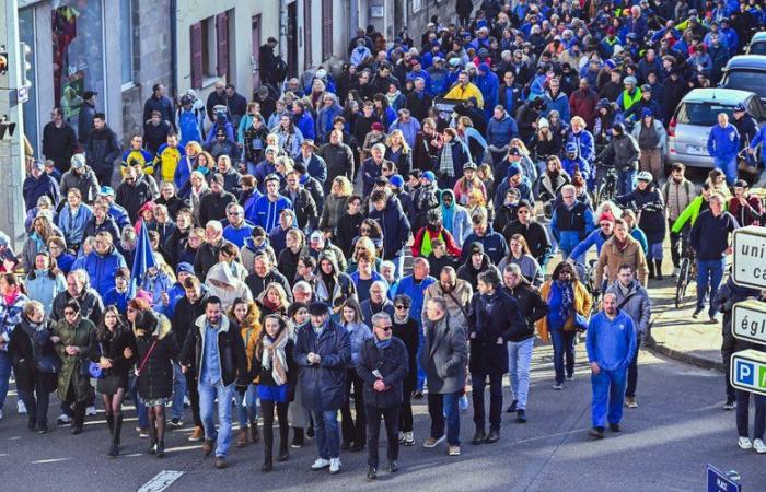 A “blue march” in tribute to the man in blue, iconic cyclist killed by a motorist