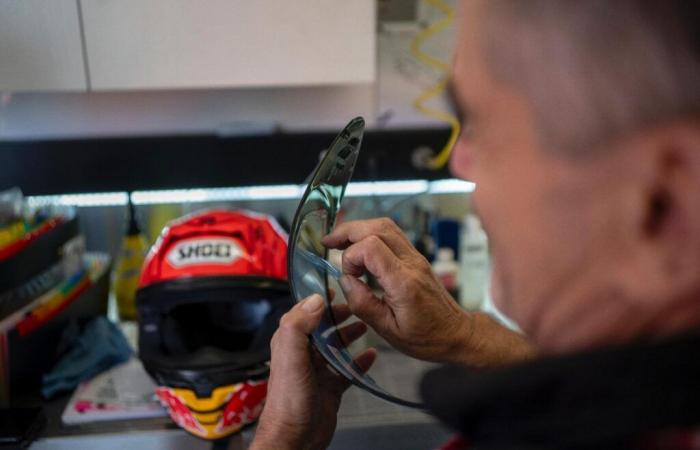 pilots' helmets, more than protection, a standard