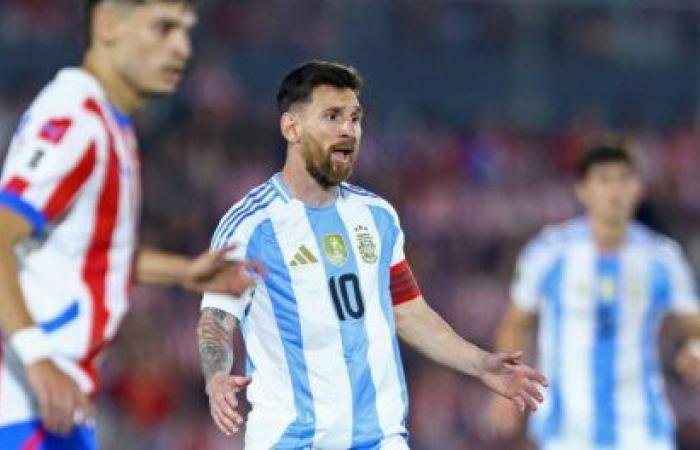 Messi very upset against the Paraguay-Argentina referee