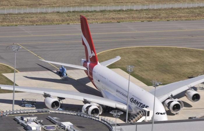 An A380 from the Australian company Qantas makes 34 flights with a tool left in the engine