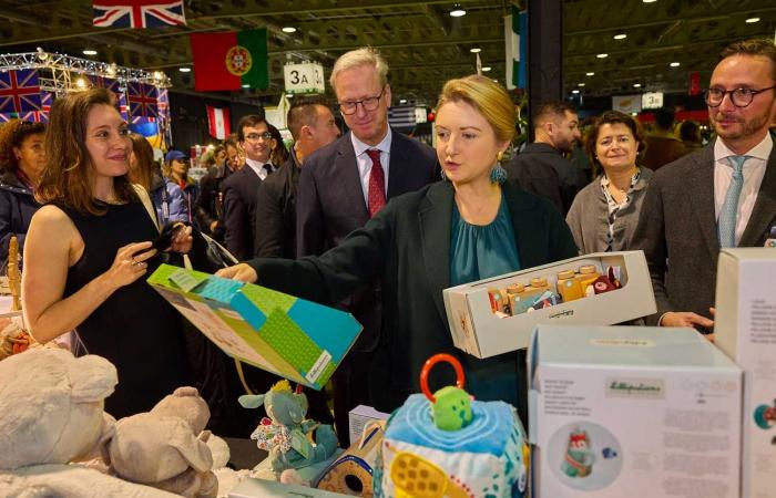 Grand Duchess Maria Teresa and her daughter-in-law Stéphanie take a charity world tour to the Bazar International Luxembourg