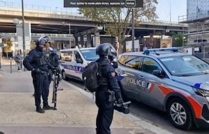 Issy-les-Moulineaux: an armed man holed up in his parents’ restaurant