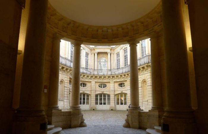 what is this magnificent mansion in Paris where the Apple tv+ series was filmed?