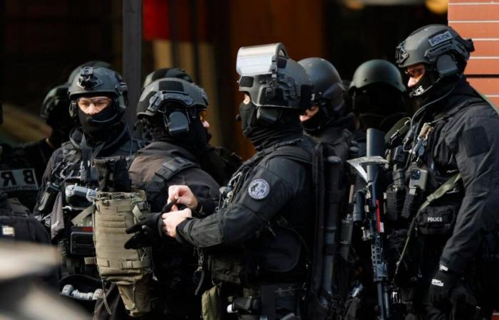 Hostage taking near Paris: the four hostages released, the entrenched man arrested