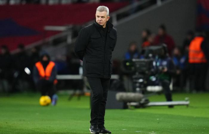 Javier Aguirre ends the match bleeding after receiving a can in the head – CONCACAF Nations League – Quarterfinals – Honduras-Mexico (2-0)