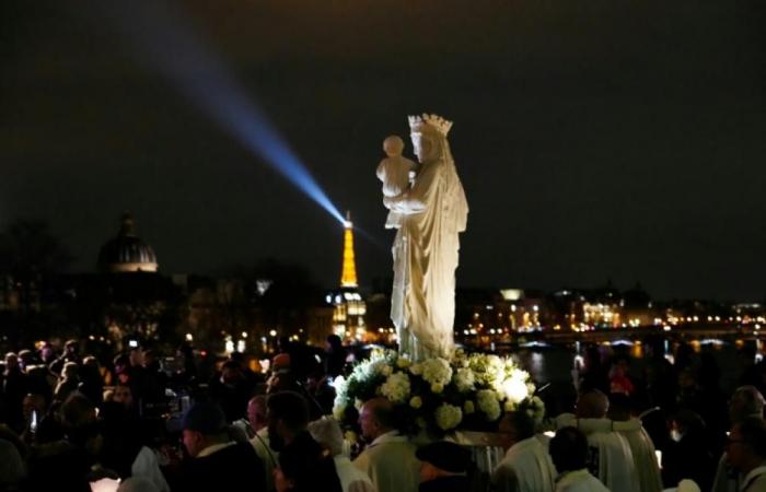 In the Parisian night, the Virgin of Notre-Dame finds “her home”