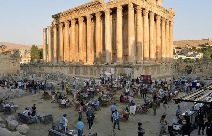 300 cultural professionals call on UNESCO