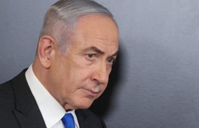 two flares fired near the home of Prime Minister Benjamin Netanyahu, three suspects arrested