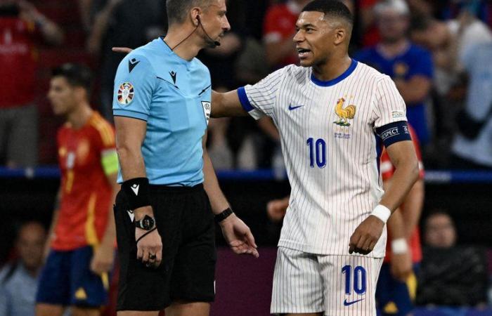 Italy – France: contested decisions, sulphurous reputation and bad memories among the Blues… The referee of the match is a character