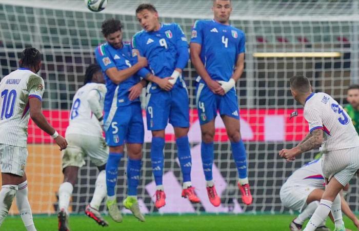 Italy-France: the video of Lucas Digne’s sensational direct free kick for the Blues’ second goal