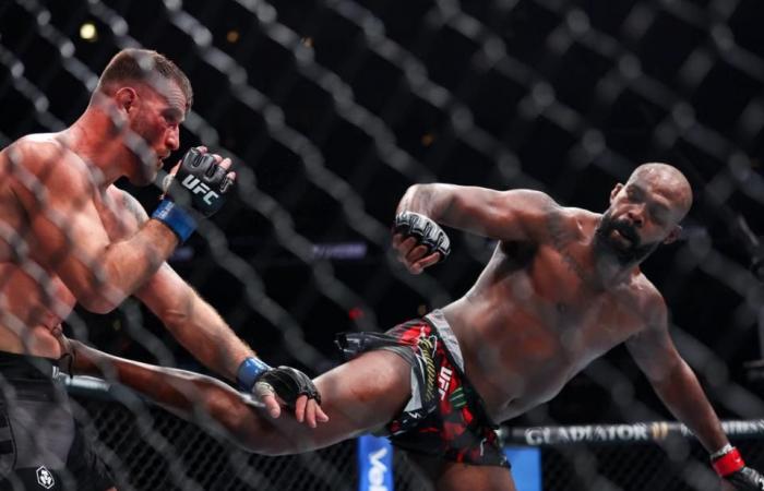 Jon Jones stops Stipe Miocic with stunning spinning body kick at UFC 309