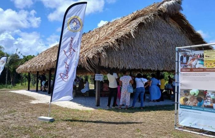 an exhibition to promote the projects of the LEADER program in Western Guyanese